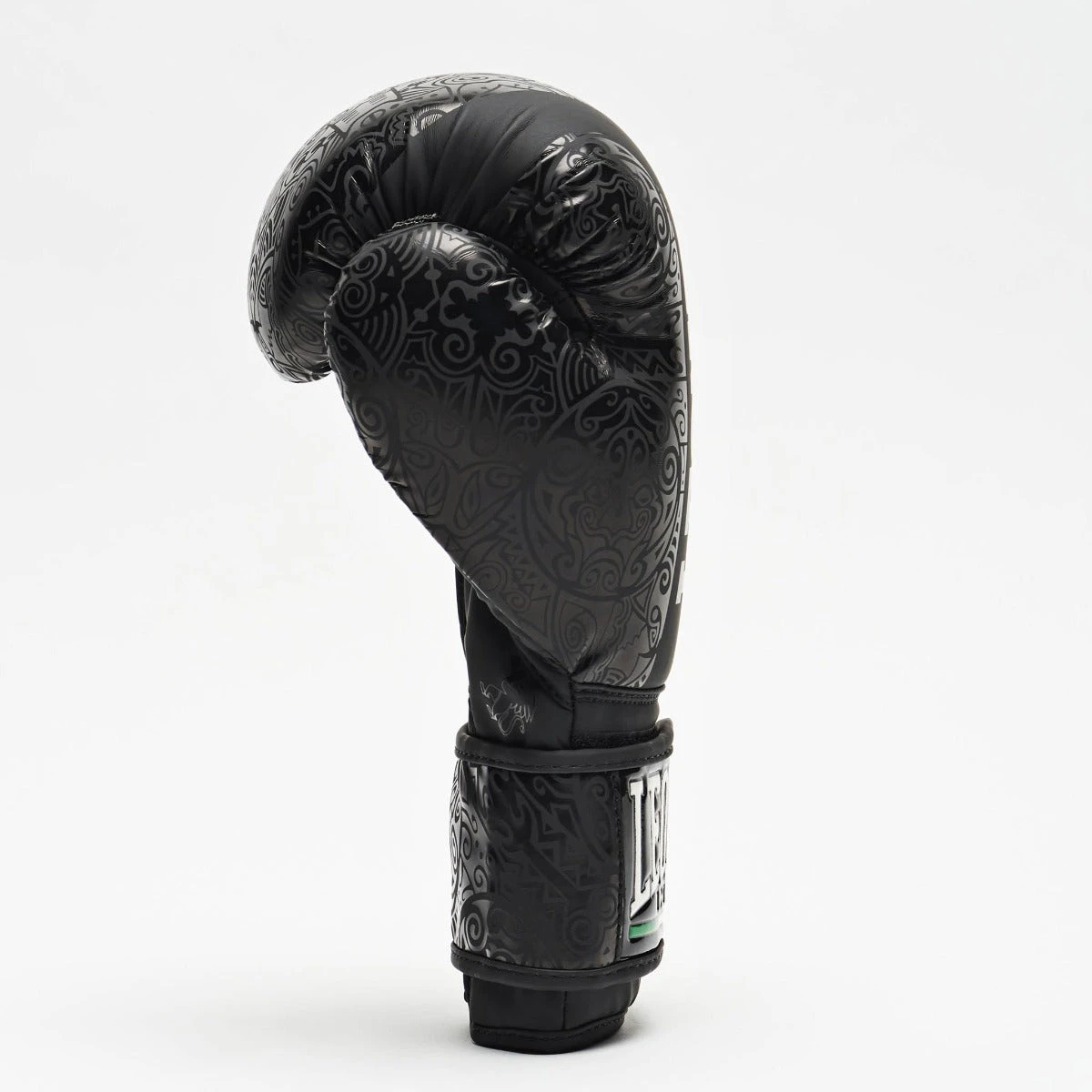Black Leone Maori Boxing Gloves - Image 4