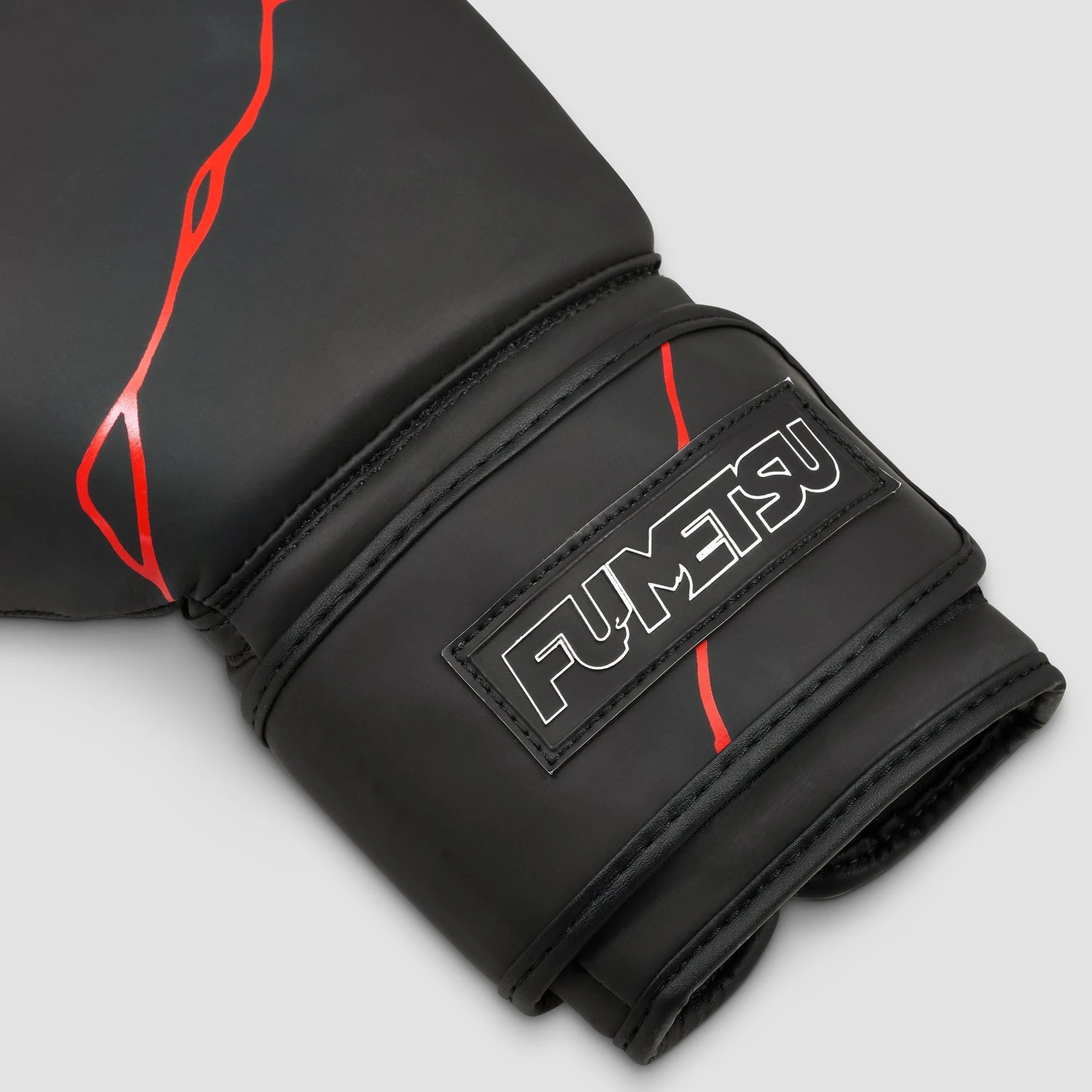 Black/Red Fumetsu Kintsugi Boxing Gloves - Image 3